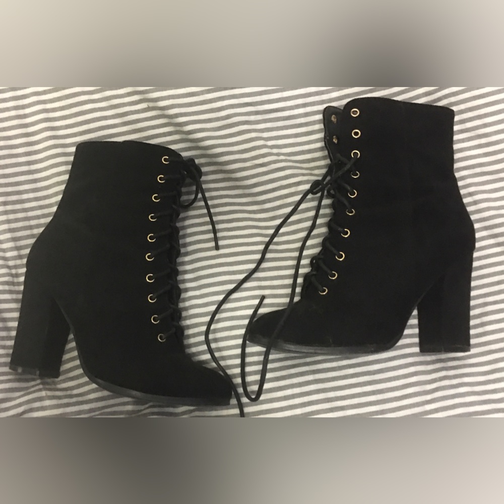 Black laced boots size 7